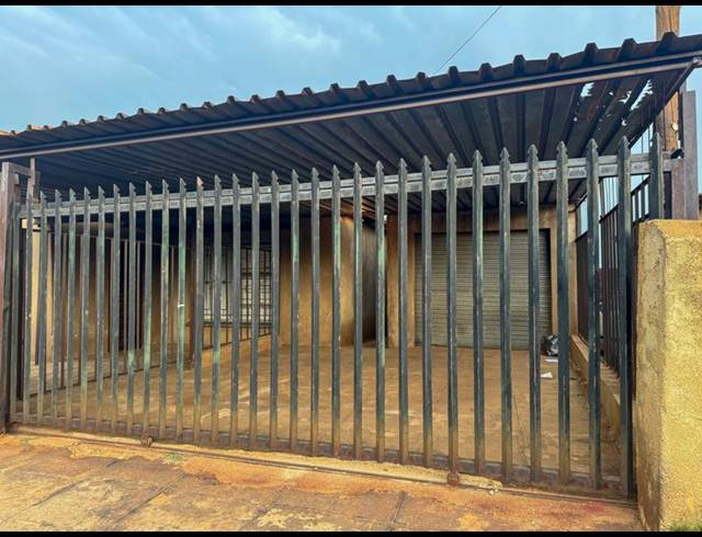 2 BEDROOM HOUSE FOR SALE IN A P KHUMALO